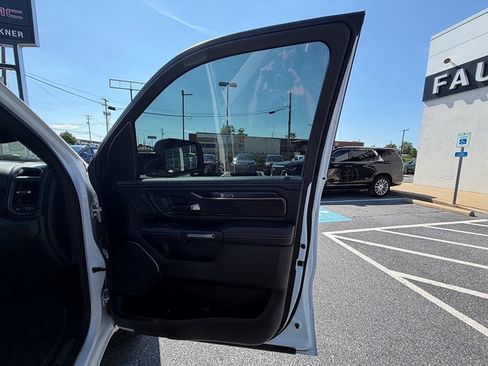Used 2022 RAM 1500 Laramie AWD/4WD image 41