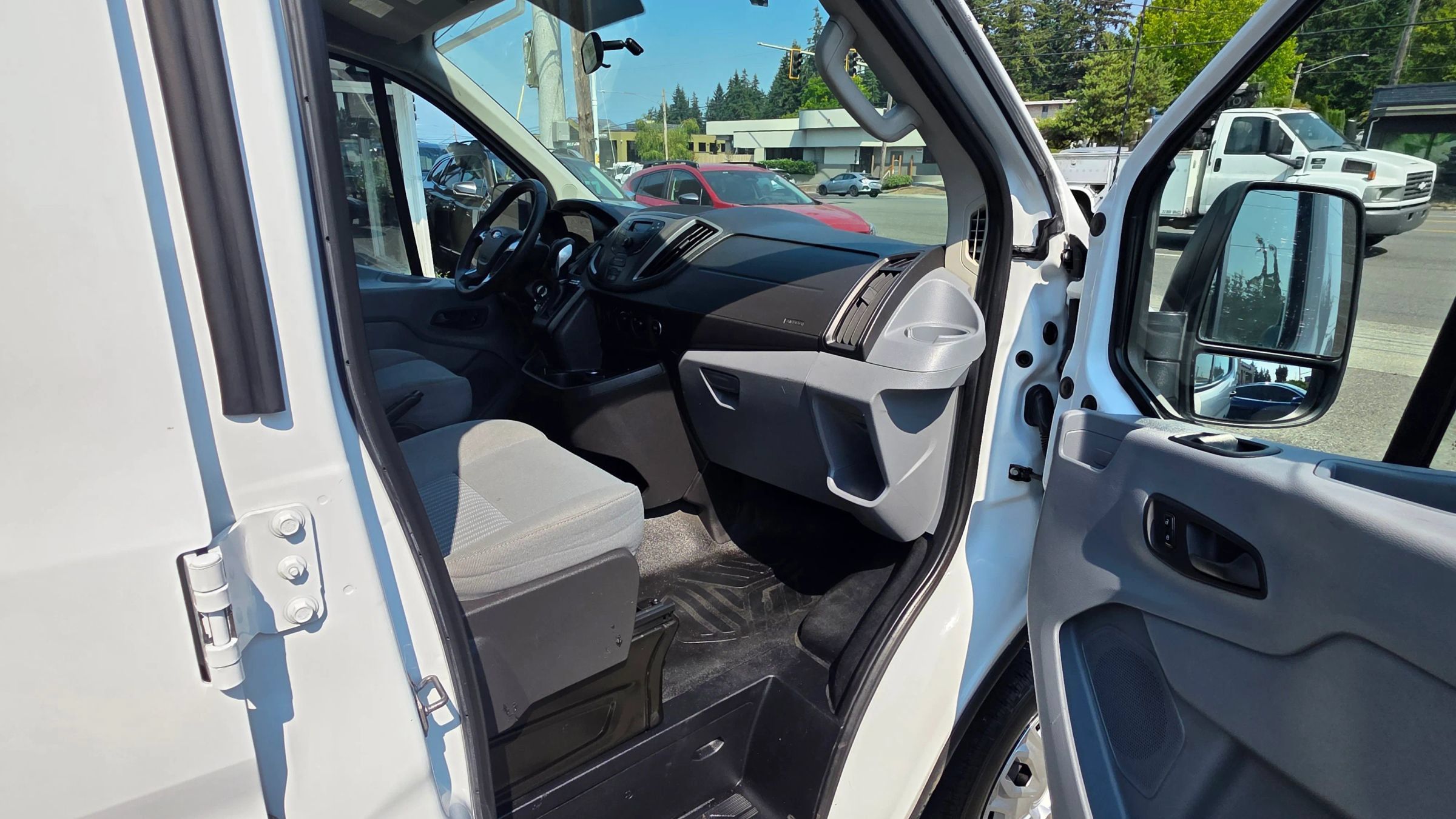 Used 2015 Ford Transit 250 130 Low Roof w/ Exterior Upgrade Package RWD image 11