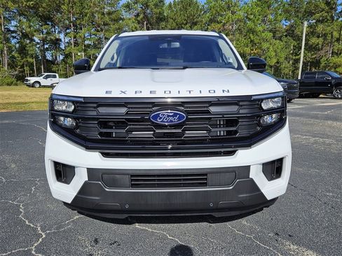 New 2025 Ford Expedition Active image 2