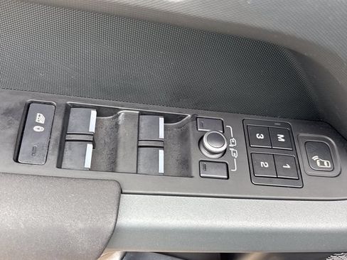 Used 2023 Land Rover Defender 110 X-Dynamic SE AWD/4WD image 23
