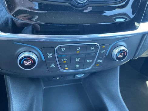 Used 2018 Chevrolet Traverse LS FWD image 18