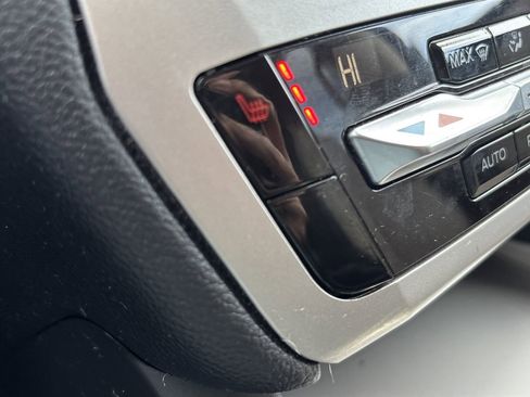 Used 2021 Ford Explorer XLT image 39