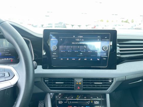 Used 2025 Volkswagen Jetta SE image 21