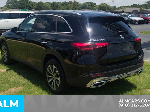 Used 2024 Mercedes-Benz GLC 300 4MATIC image 11