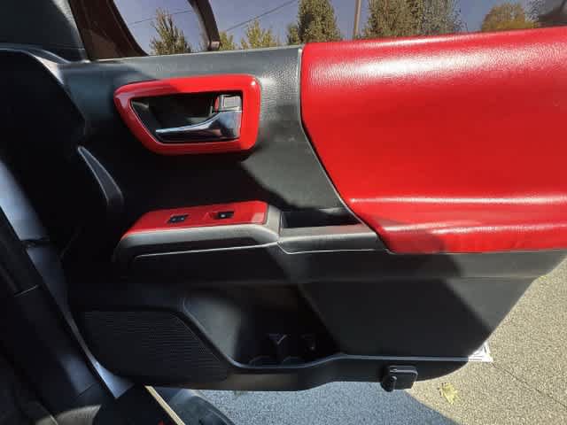 Used 2017 Toyota Tacoma TRD Sport w/ Premium & Technology Package AWD/4WD image 24