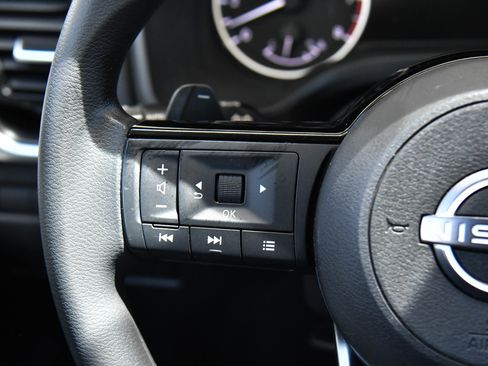 Used 2022 Nissan Rogue SV AWD/4WD image 30