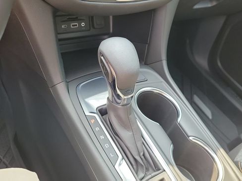Used 2024 Chevrolet Equinox LT FWD image 35