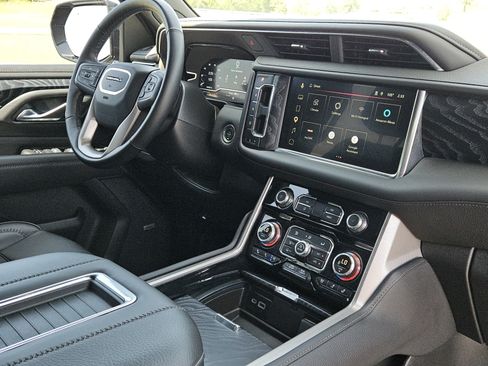 Used 2024 GMC Yukon XL Denali RWD image 37