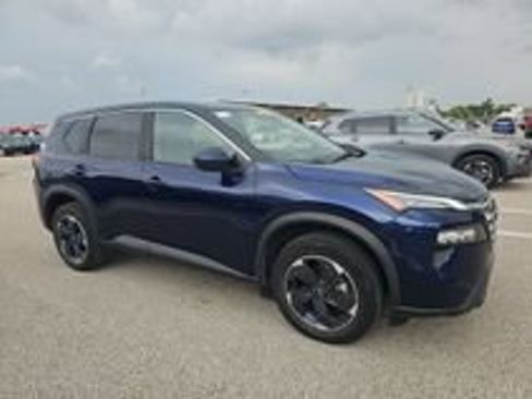 Used 2025 Nissan Rogue SV AWD/4WD image 22