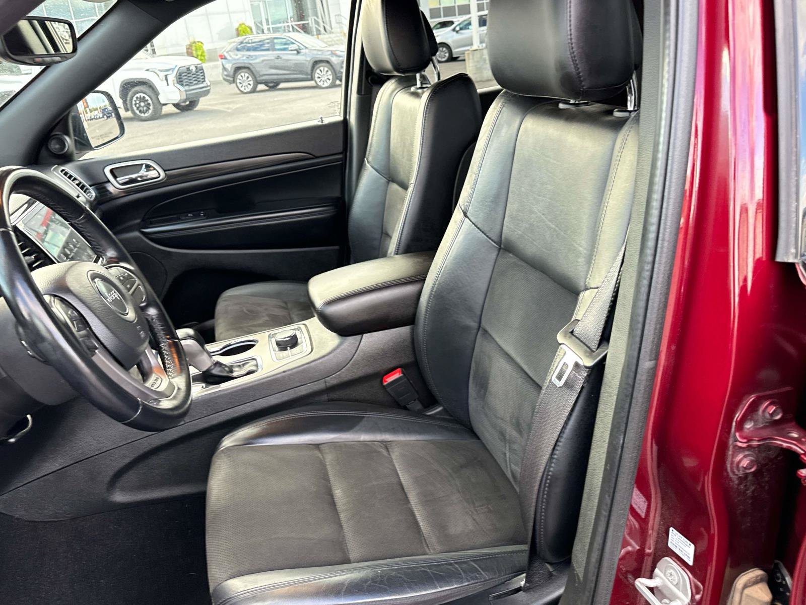 Used 2022 Jeep Grand Cherokee Laredo X AWD/4WD image 11