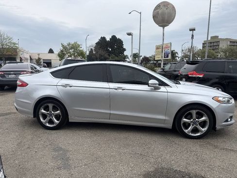 Used 2013 Ford Fusion SE image 9