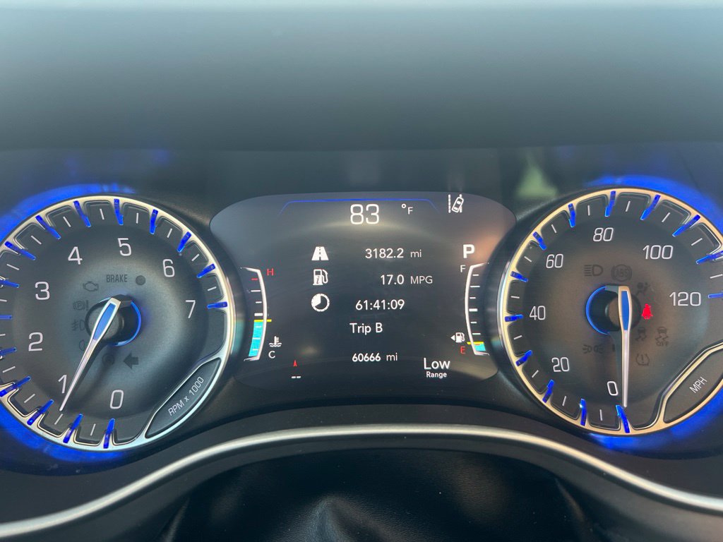 Used 2021 Chrysler Pacifica Touring-L FWD image 10