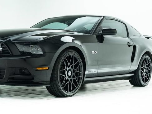 Used 2014 Ford Mustang GT Premium w/ Equipment Group 402A RWD image 9