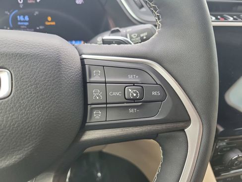 Used 2024 Jeep Grand Cherokee L Limited image 17