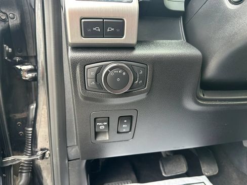 Used 2019 Ford F150 Platinum w/ Trailer Tow Package AWD/4WD image 9