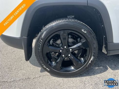Certified 2025 Jeep Grand Cherokee Altitude AWD/4WD image 12