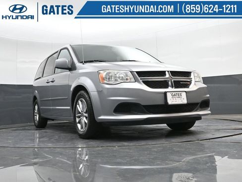 Used 2016 Dodge Grand Caravan SE image 38