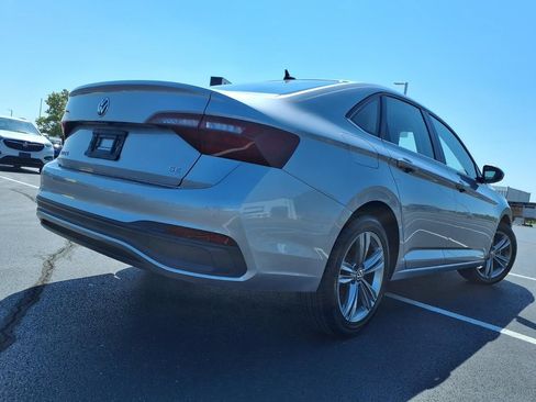 Used 2024 Volkswagen Jetta SE FWD image 28