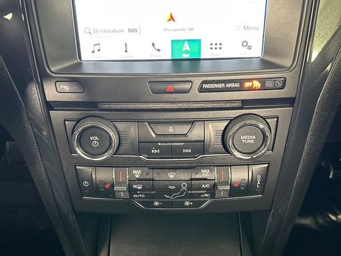 Used 2018 Ford Explorer XLT w/ Equipment Group 202A FWD image 14