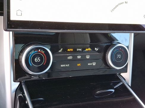 Certified 2023 Land Rover Range Rover SE image 15