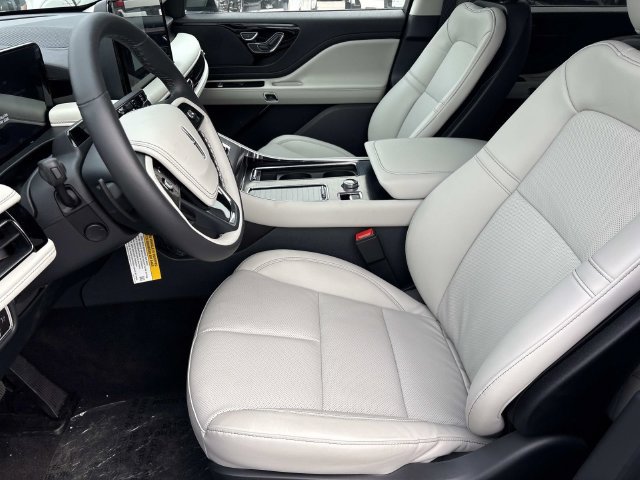 New 2026 Lincoln Aviator 2WD w/ Jet Appearance Package image 22