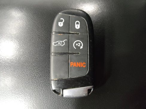Used 2019 Jeep Grand Cherokee Altitude AWD/4WD image 32