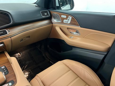 New 2026 Mercedes-Benz GLS 580 4MATIC image 10