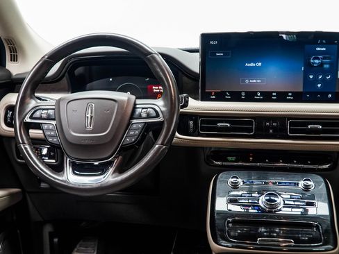 Used 2023 Lincoln Nautilus Reserve AWD/4WD image 17