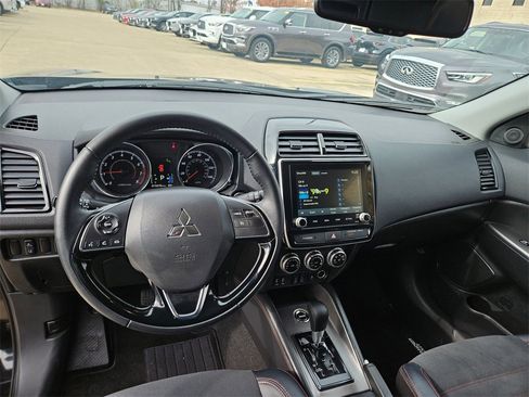 Used 2025 Mitsubishi Outlander Sport SE image 15