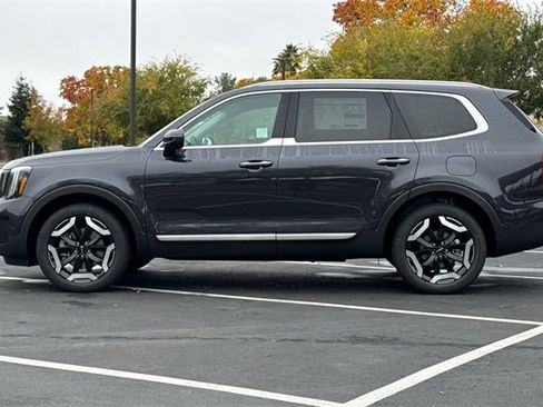 New 2025 Kia Telluride S image 10