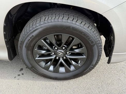 Used 2023 Lexus GX 460 Premium w/ Premium Package image 7