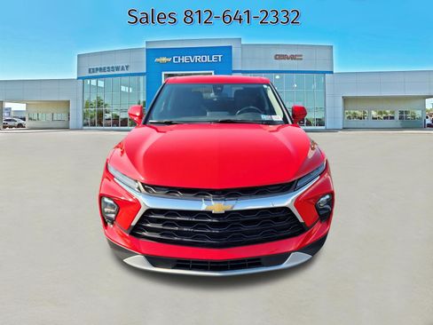 Used 2023 Chevrolet Blazer LT FWD image 2