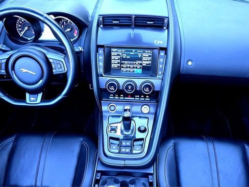 Used 2016 Jaguar F-TYPE R image 15