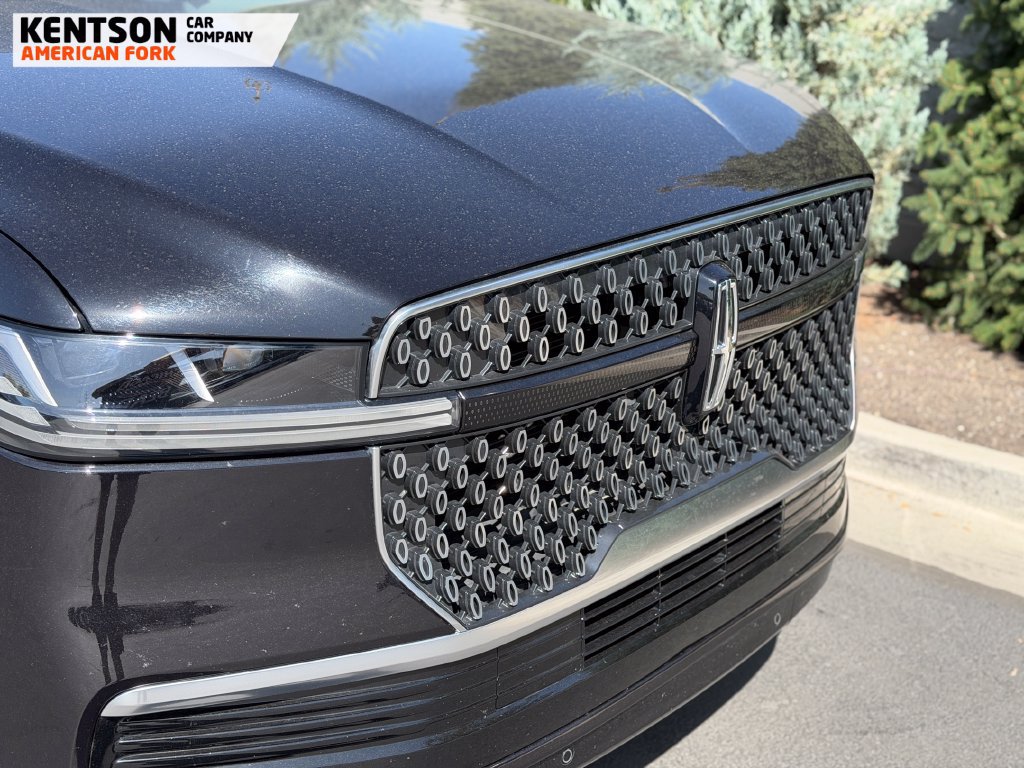 Used 2025 Lincoln Navigator Reserve AWD/4WD image 11