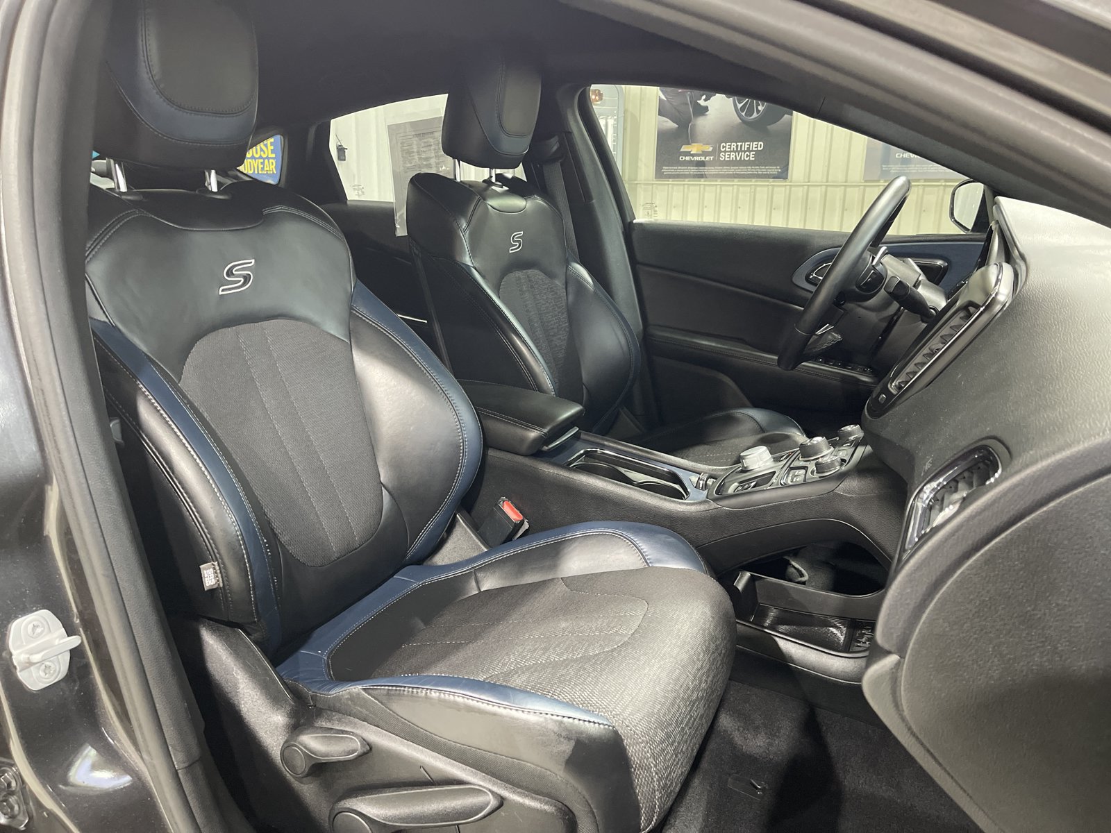 Used 2016 Chrysler 200 S w/ Comfort Group FWD image 19