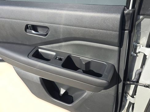 Used 2024 Nissan Pathfinder SV w/ SV Premium Package image 28