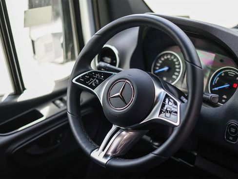 New 2024 Mercedes-Benz eSprinter 170 Cargo image 19