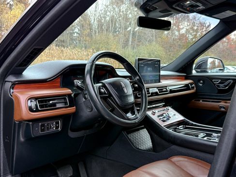 Used 2023 Lincoln Aviator Reserve w/ Equipment Group 201A image 12