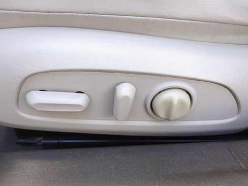 Used 2017 Buick LaCrosse Essence FWD image 19