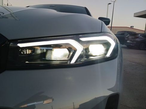 New 2026 BMW 330i Sedan w/ M Sport Package RWD image 4