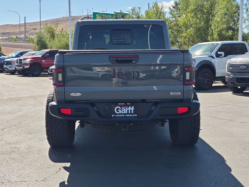 Used 2020 Jeep Gladiator Overland AWD/4WD image 5