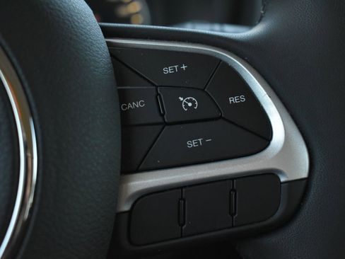 Used 2019 Jeep Renegade Latitude FWD image 20