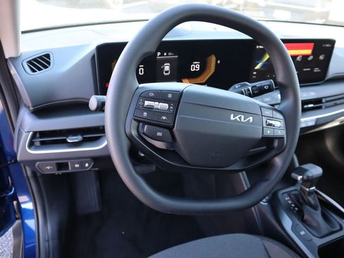 New 2025 Kia K4 LXS image 27