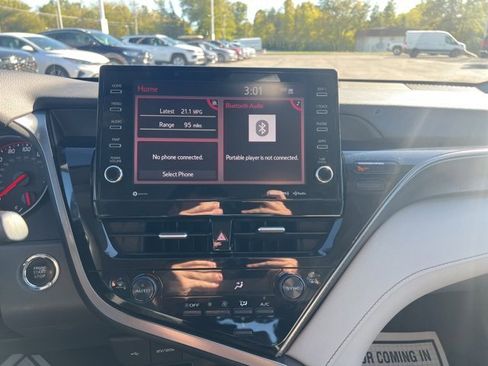 Used 2023 Toyota Camry XSE image 9