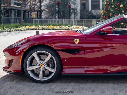 Used 2019 Ferrari Portofino image 4