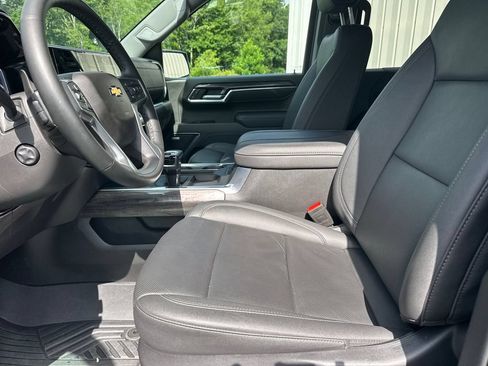 Used 2025 Chevrolet Silverado 1500 LTZ AWD/4WD image 10