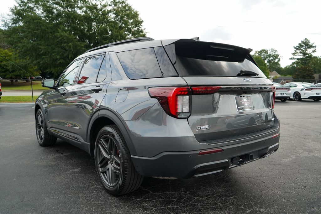 Used 2025 Ford Explorer ST-Line w/ ST-Line Street Pack AWD/4WD image 3