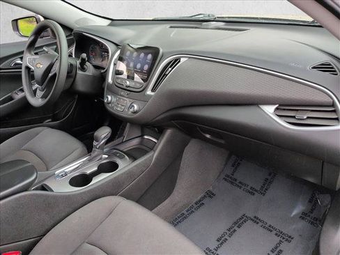 Used 2022 Chevrolet Malibu LT FWD image 21