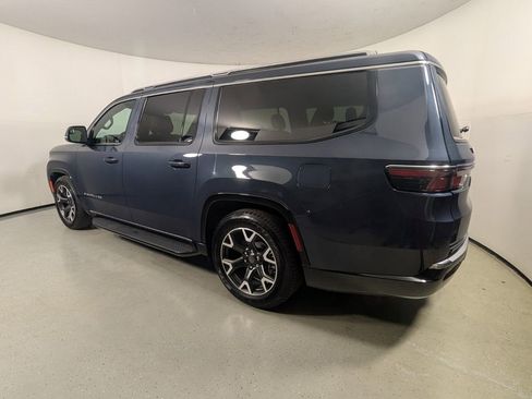 Certified 2024 Jeep Wagoneer L Series III w/ Flexible Seating Group image 6