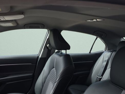 Used 2024 Toyota Camry SE image 25